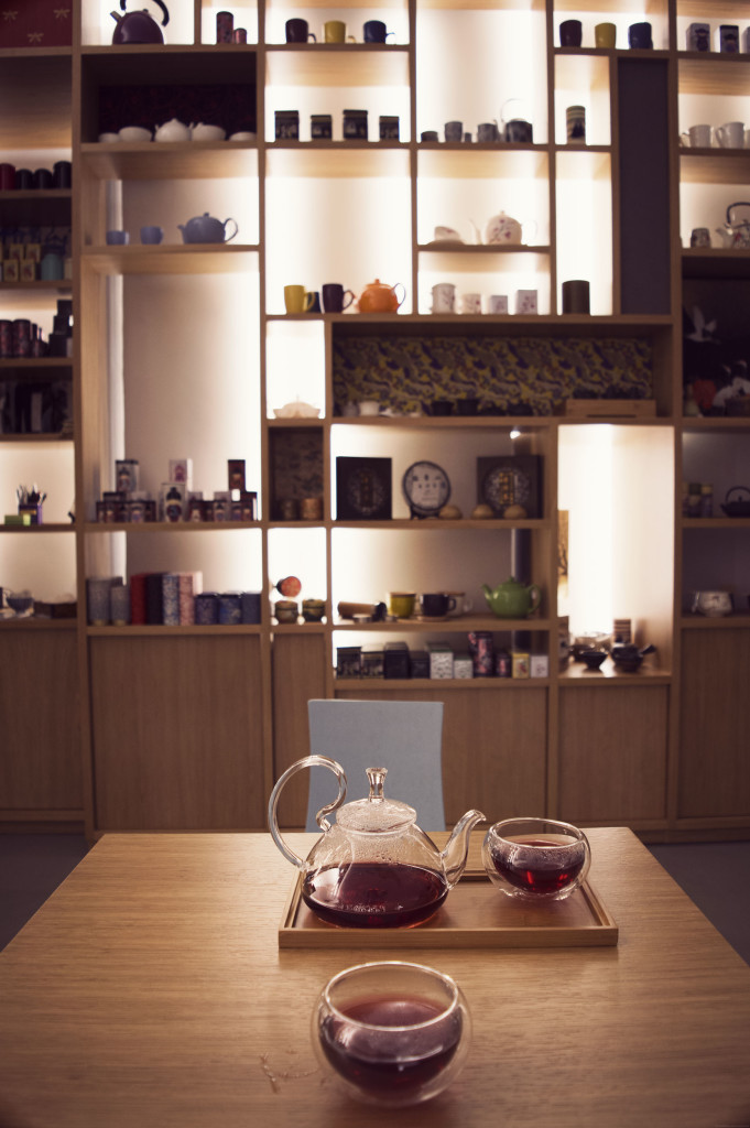 Un tè ai tavolini di Camellia