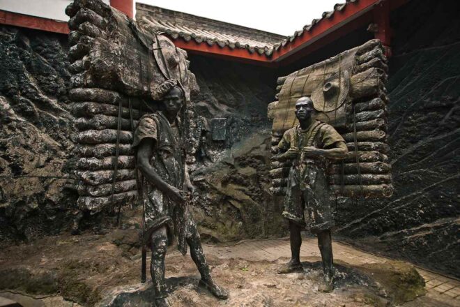 Statues of Tea Porters