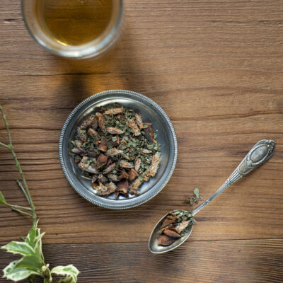 Menta piperita, gemme di pino e anice stellato